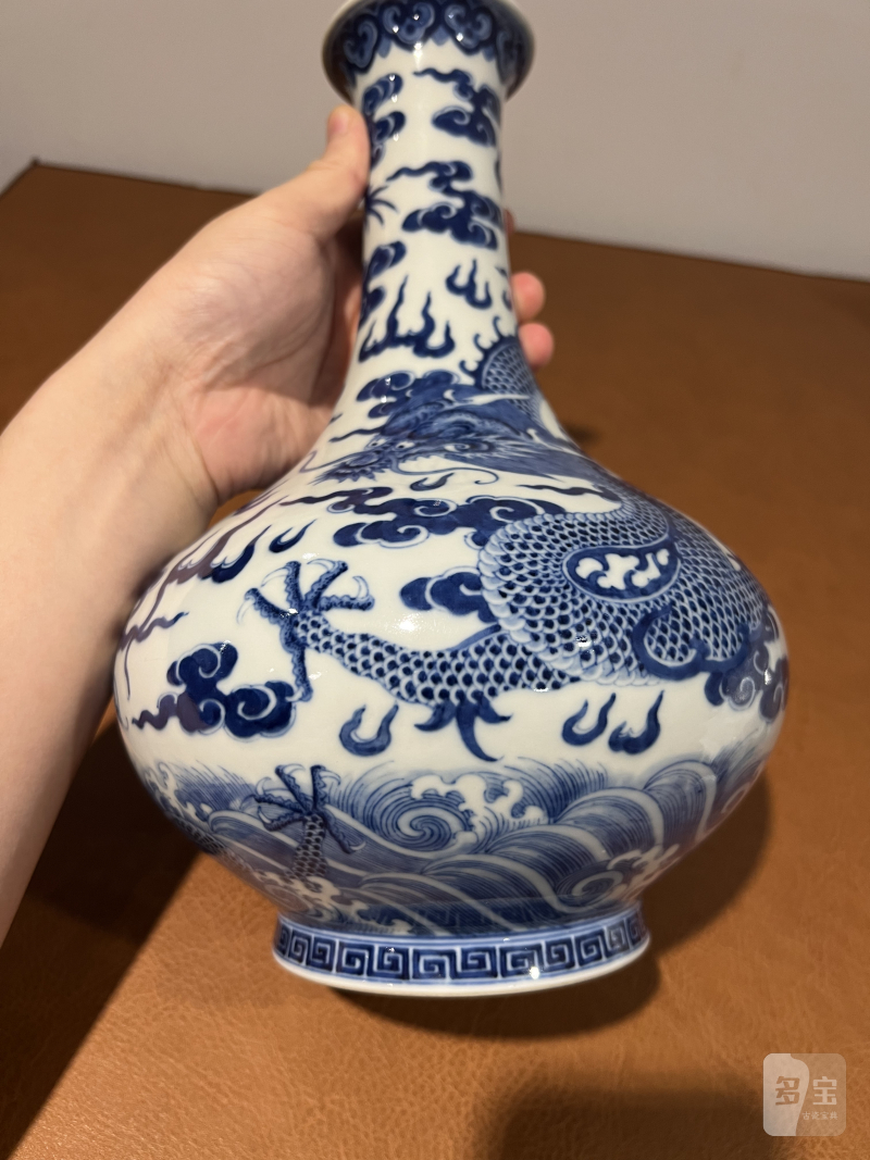 清嘉庆 青花云龙纹撇口瓶 - 图9